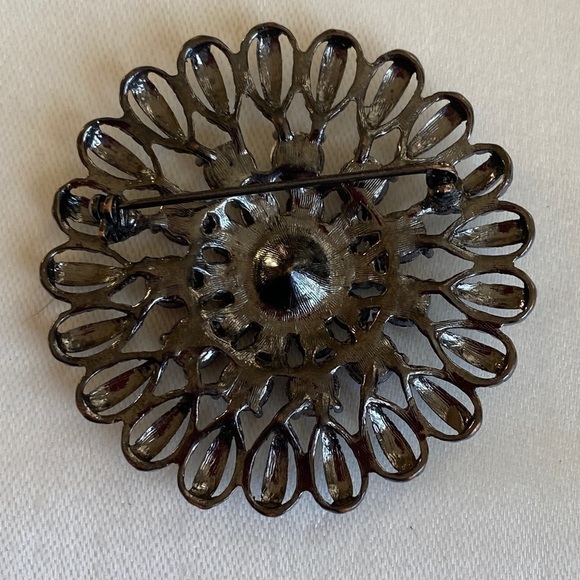 Vintage Pin red, clear, and black crystals brooch.    Pretty on a coat! - Picture 2 of 4
